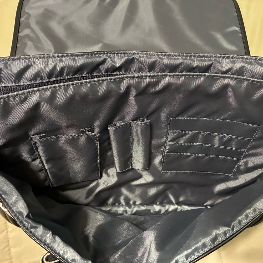 Alpine Swiss Messenger Black Leather Laptop/Brief Case Bag With Buckle Closure - Picture 6 of 10